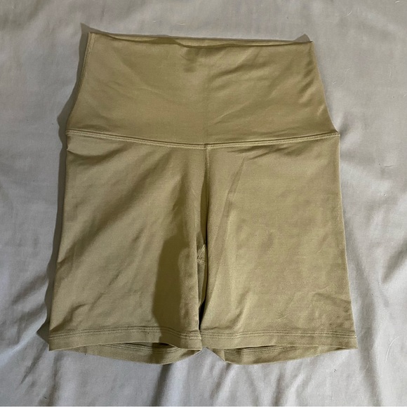 SET Active Shorts - Picture 2 of 5